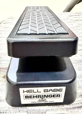 Behringer HELLBABE HB01 Ultimate Wah-Wah Pedal with Optical Control