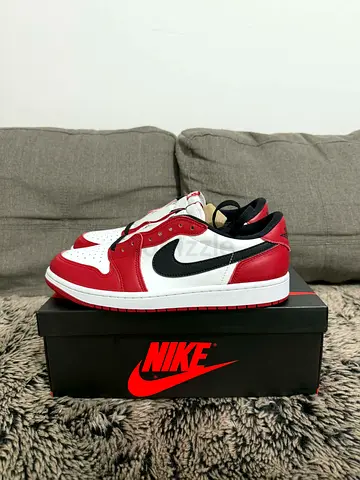 Jordan 1 low “Olive” US 9 | Jordan 1 low “Chicago” US 10.5