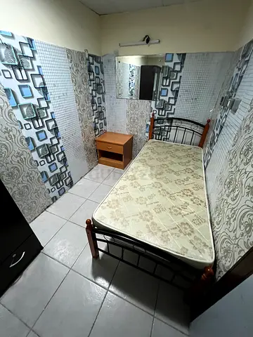 Spacious room for single person available for rent in Al Barsha 1 (MOE)