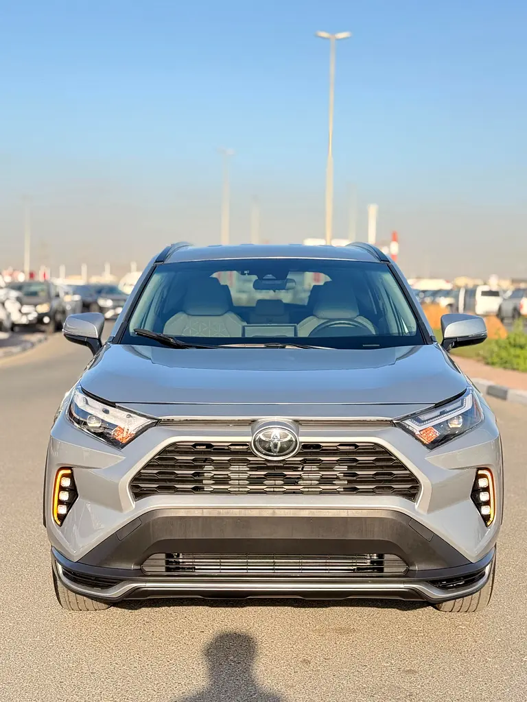 Toyota Rav 4 2025 — photo 1 of 20