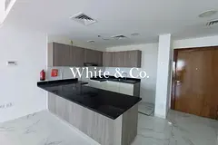 Directly on Metro | Spacious | Tenanted