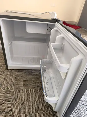 Compact Refrigerator in Excellent Condition