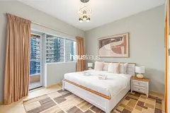 Next to Metro | Sleeps 6 | Excellent Location