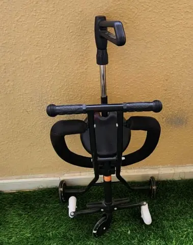 Im selling sitting tristroller of kids