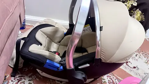 Baby car seat with airbag