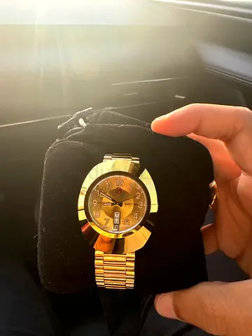 Rado Diastar - Elegant Gold Tone Watch with Date Display