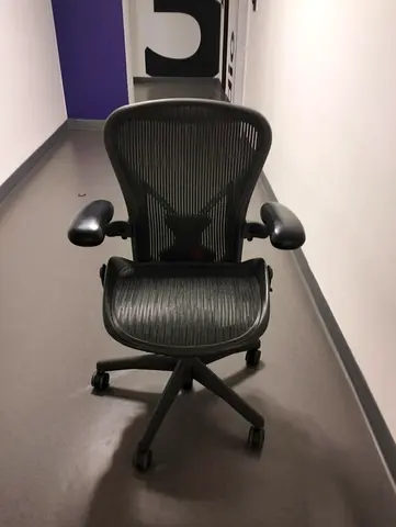 For selling Herman Miller Aeron chair Office Chair in Black