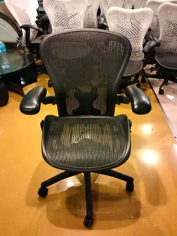 For selling Herman Miller Aeron chair good condition same look new one available