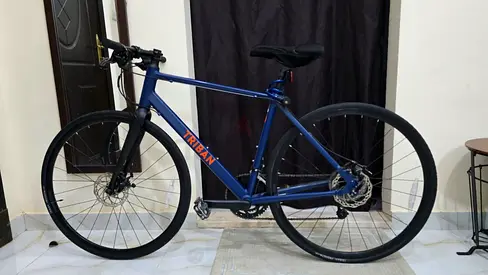 TRIBAN RC 120 Road Bike – Excellent Condition