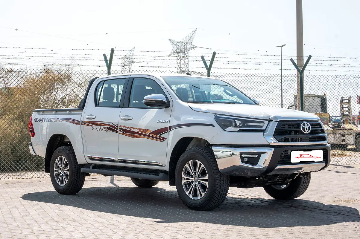 Toyota Hilux 2026 — photo 1 of 16
