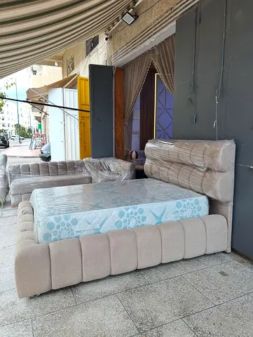 Stylish Contemporary Bed Frame with Mattress