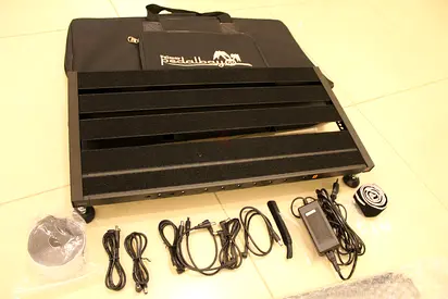 Palmer Pedalbay 60 + Power Supply with 8 outputs + GigBag (ALL as NEW)