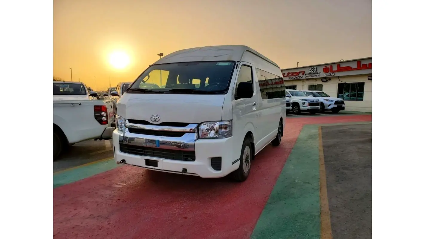Toyota Hiace 2026 — photo 1 of 15