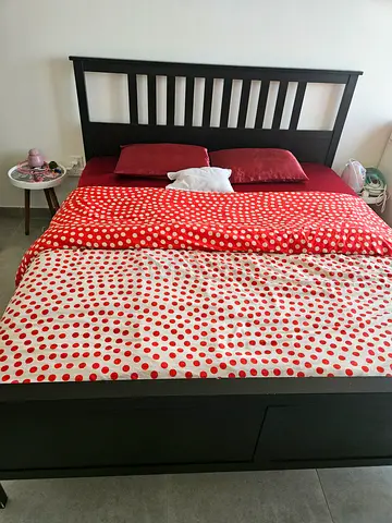 IKEA King Size Bed Frame – Dark Brown
Strong and stylish bed frame in very good condition.
No mattre