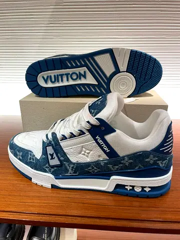 Lv trainers men size 43