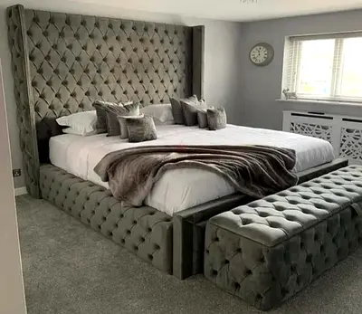 Elegant King Size Bed with Tuffed Velvet design Brand New