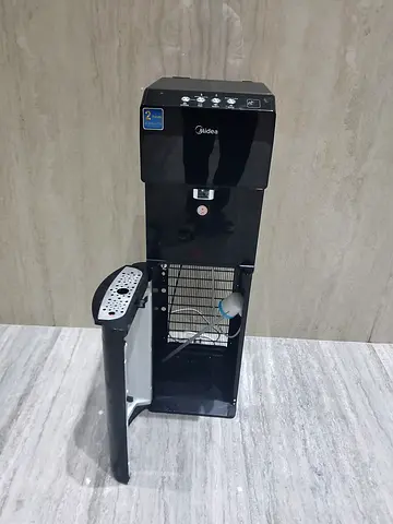 Bottom load water dispenser