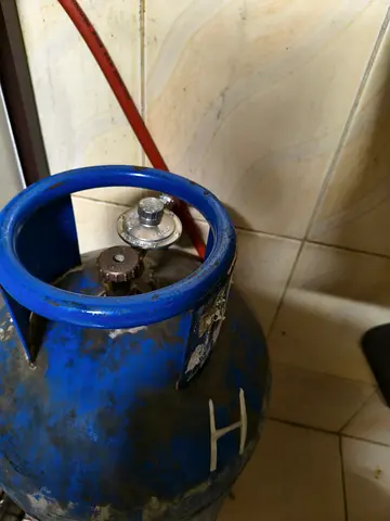 Gas Cylinder and Stove with half gas
