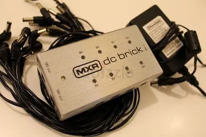 MXR DC Brick M 237 + Cables (Multi power adapter)