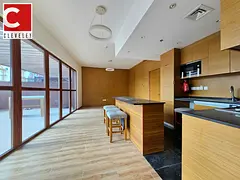 Vacant - Large Terrace - Prime Location