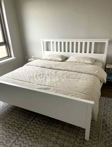 Ikea hamness king size bed frame with Ikea mattress 180×200cm