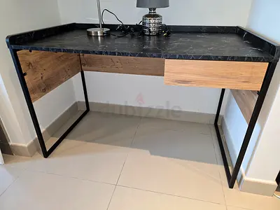 Stylish Modern Study Table