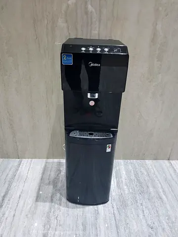 Bottom load water dispenser