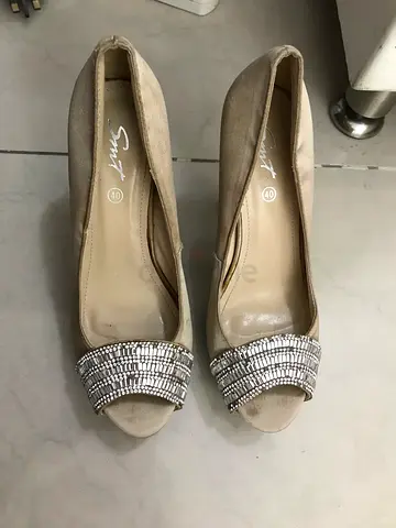 Elegant Womens Heels with Sparkling Accent