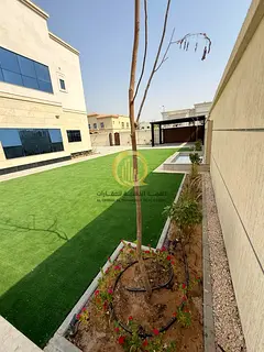 Villa for sale in Al-Hawshi with a sophisticated design and modern finishing, in a prime location wi
