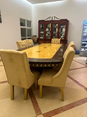 Dining Table Set 6 Chairs طاولة طعام السعر 900 درهم قابل للتفاوض
