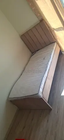 Comfortable Modern Bed with Mattress