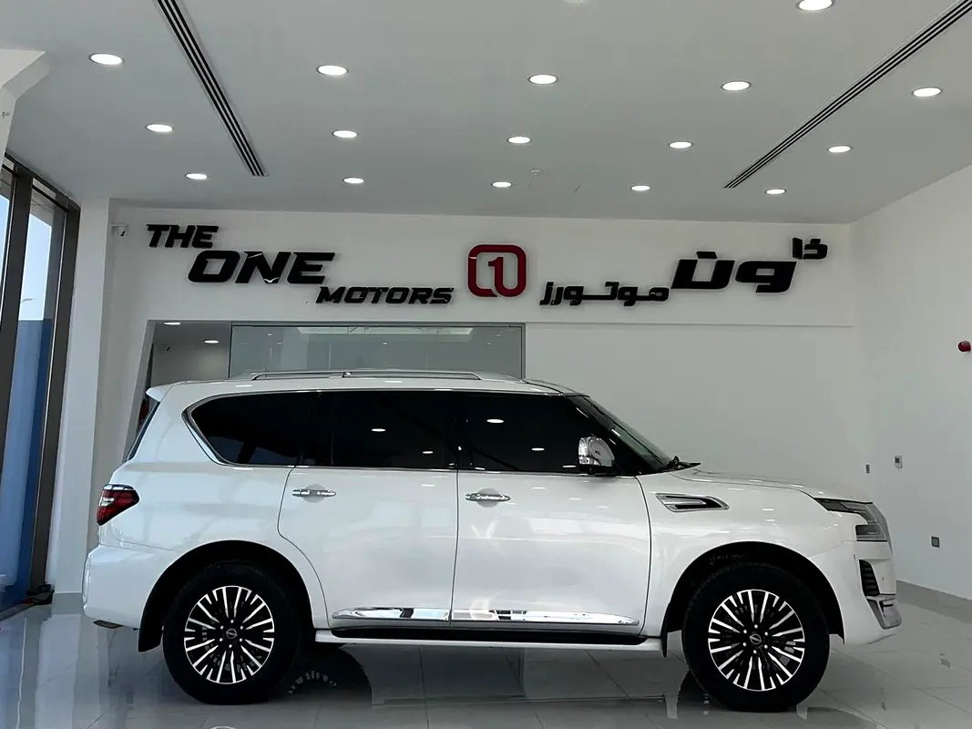 Nissan Patrol 2023 — photo 1 of 19