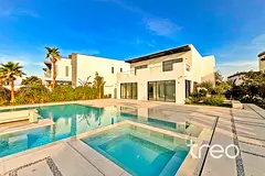 Premium Finish | 4 Bed | Luxury | Massive Plot