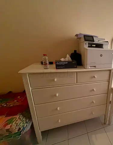 Chest of drawers