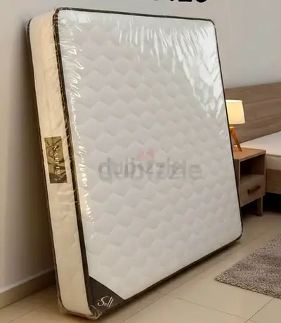 Brend New King size 180x200 spring Top memory foam matress Available 28 cm