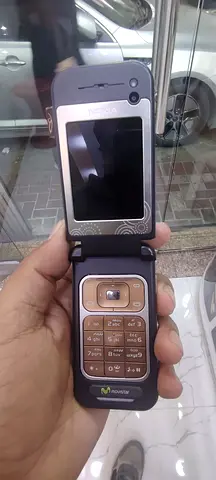 Nokia 7390 Flip