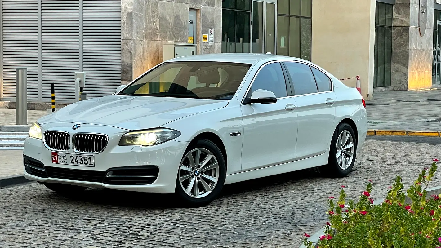 BMW 5-Series 2015 — photo 1 of 9