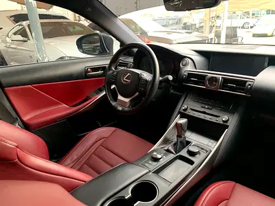 صورة مصغرة 7 لـ 2020 Lexus IS-SERIES