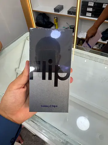 Samsung Galaxy Z Flip 4 256GB New Box Packed