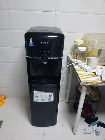Bottom load water dispenser