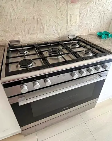 Siemens 5 Burner Gas cooker 90 by 60cm