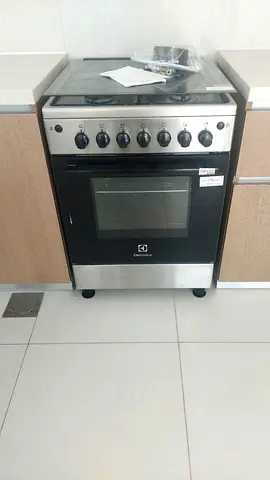 Electrolux 60 by 60 C.m Fully Gas freestanding Neat and clean