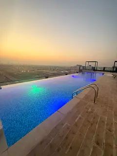 LUXURY LIVING SPACIOUS 2 BEDROOMS WITH 3 BATHROOMS BUILT IN WADROBS GYM POOL PARKING PRIVATE CANIMA