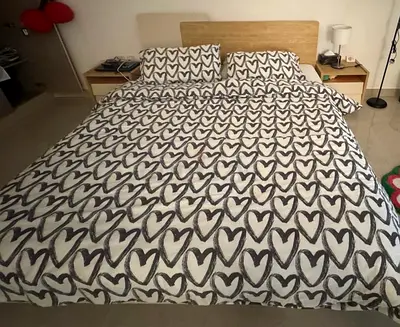 Bed with sides