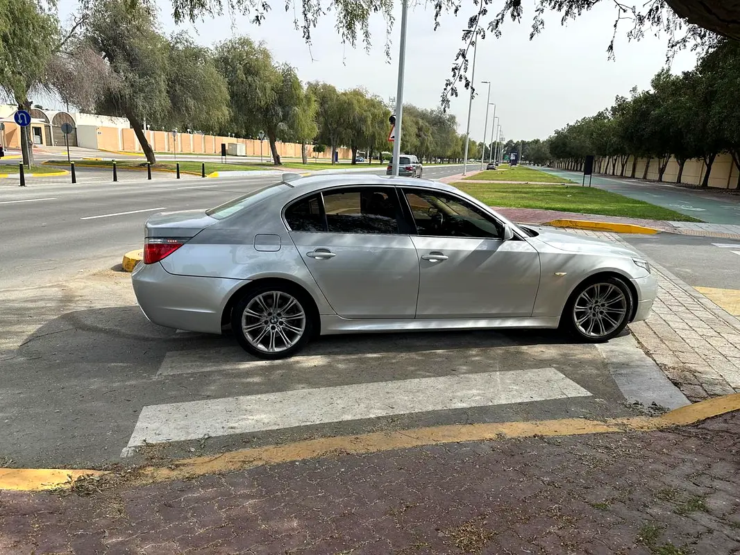 BMW 5-Series 2009 — photo 1 of 8