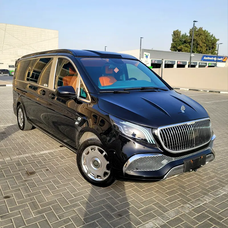 Mercedes-Benz V-Class 2023 — photo 1 of 14