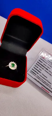 Stunning Emerald Ring
