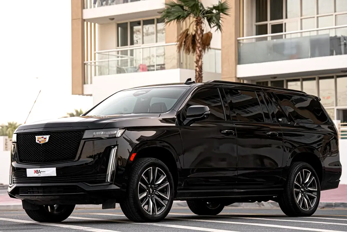 Cadillac Escalade 2023 — photo 1 of 15
