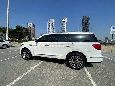 2021 Lincoln Navigator with 64K kilometers in great condition