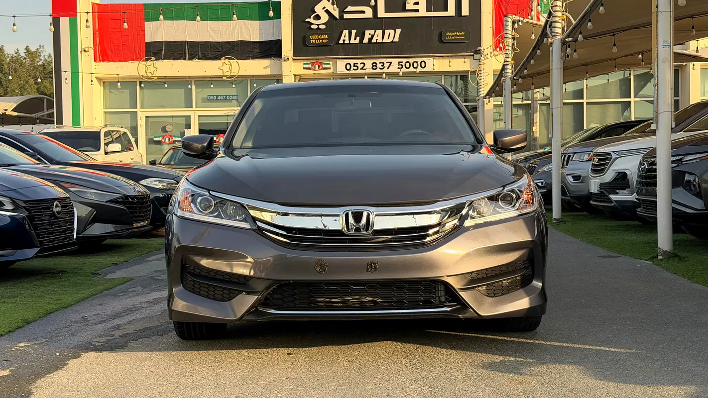Honda Accord 2017 — photo 1 of 13